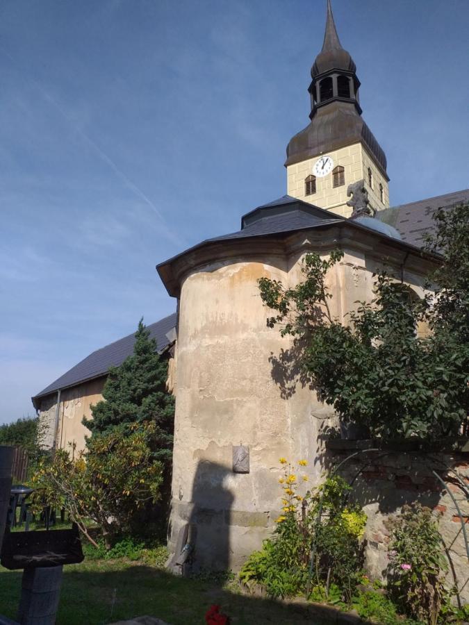 Chalupa u kostela Chřibská Buitenkant foto