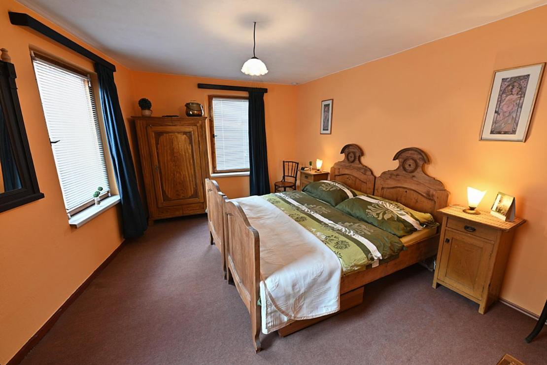 Chalupa u kostela Chřibská Buitenkant foto
