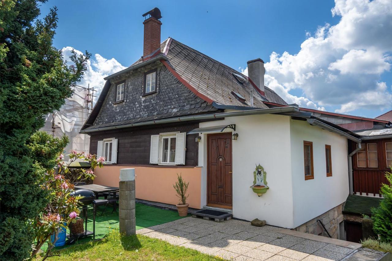 Chalupa u kostela Chřibská Buitenkant foto