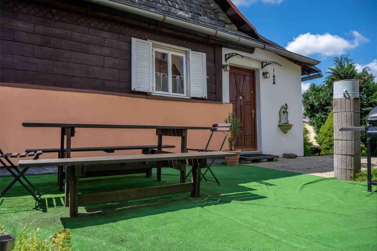 Chalupa u kostela Chřibská Buitenkant foto